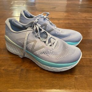 New balance tennis shoes